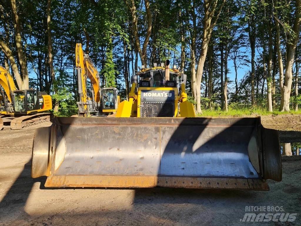 Komatsu D65PX-17 Dozere Beltegående
