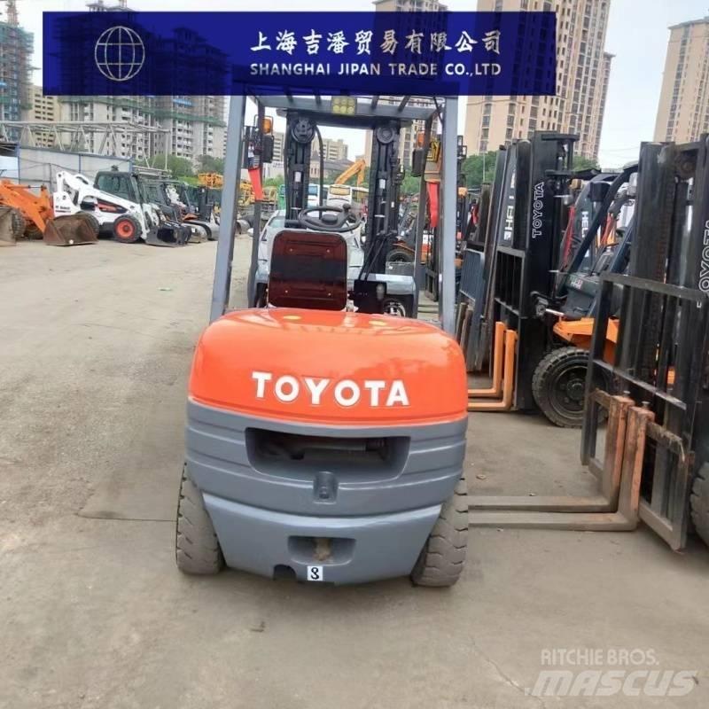 Toyota 6 F Diesel Trucker