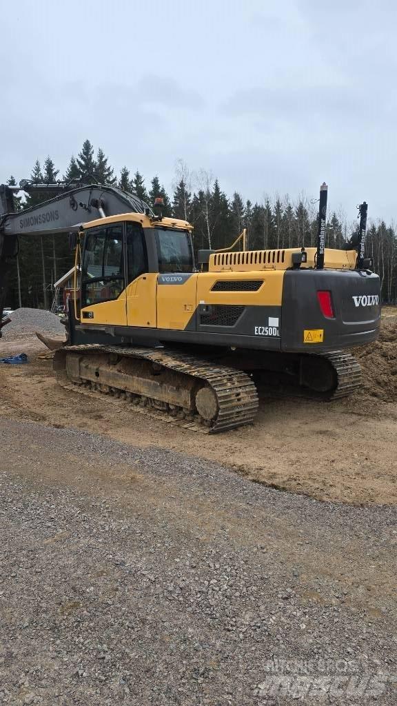 Volvo EC 250 D L Beltegraver