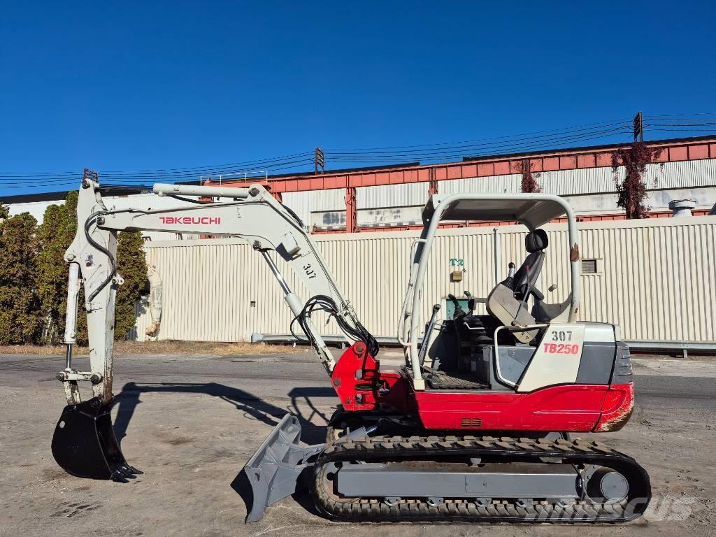 Takeuchi TB 250 Beltegraver