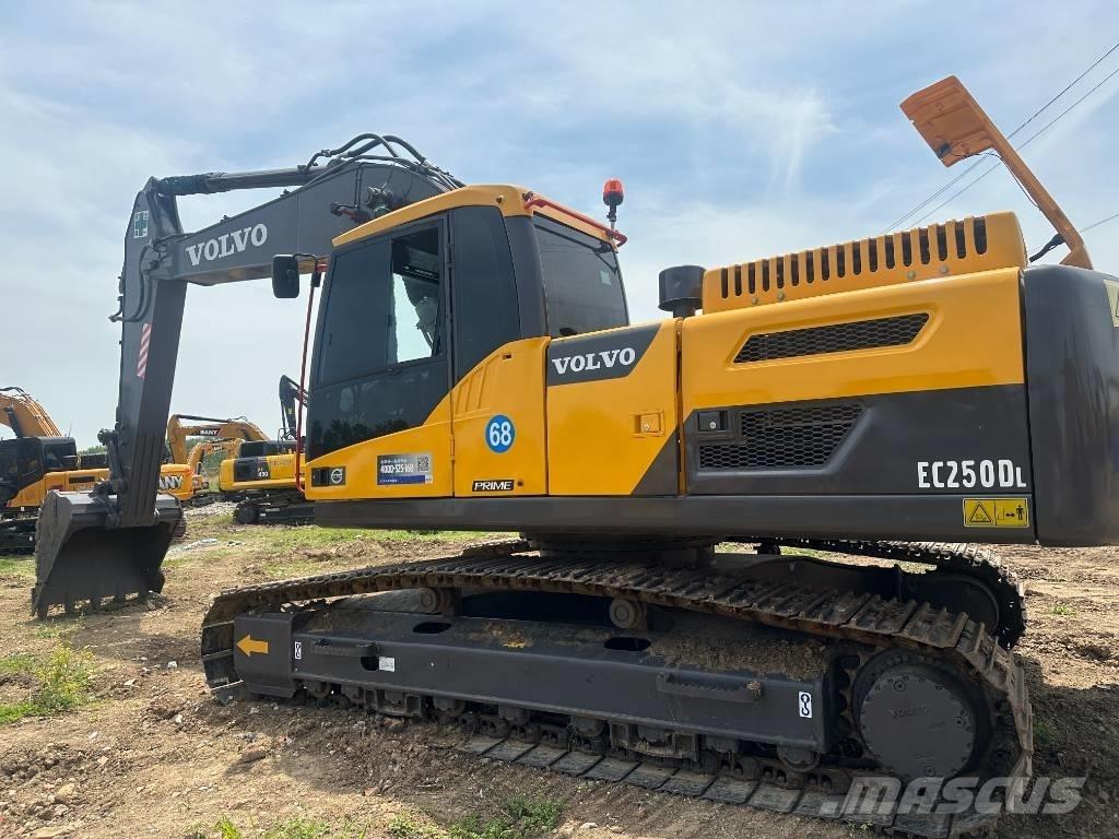 Volvo EC 250 D Beltegraver