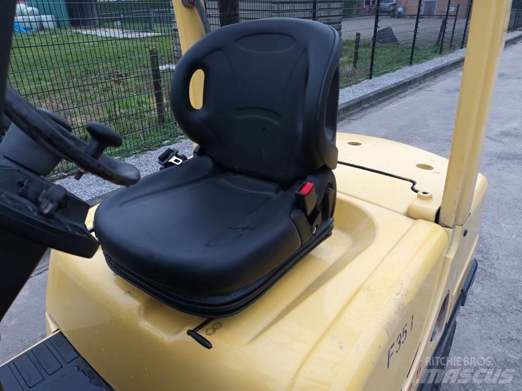 Hyster H2.5FT Diesel Trucker