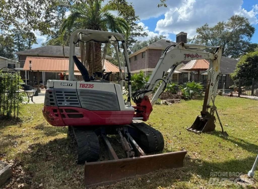 TAKEUCHI TB235 Beltegraver