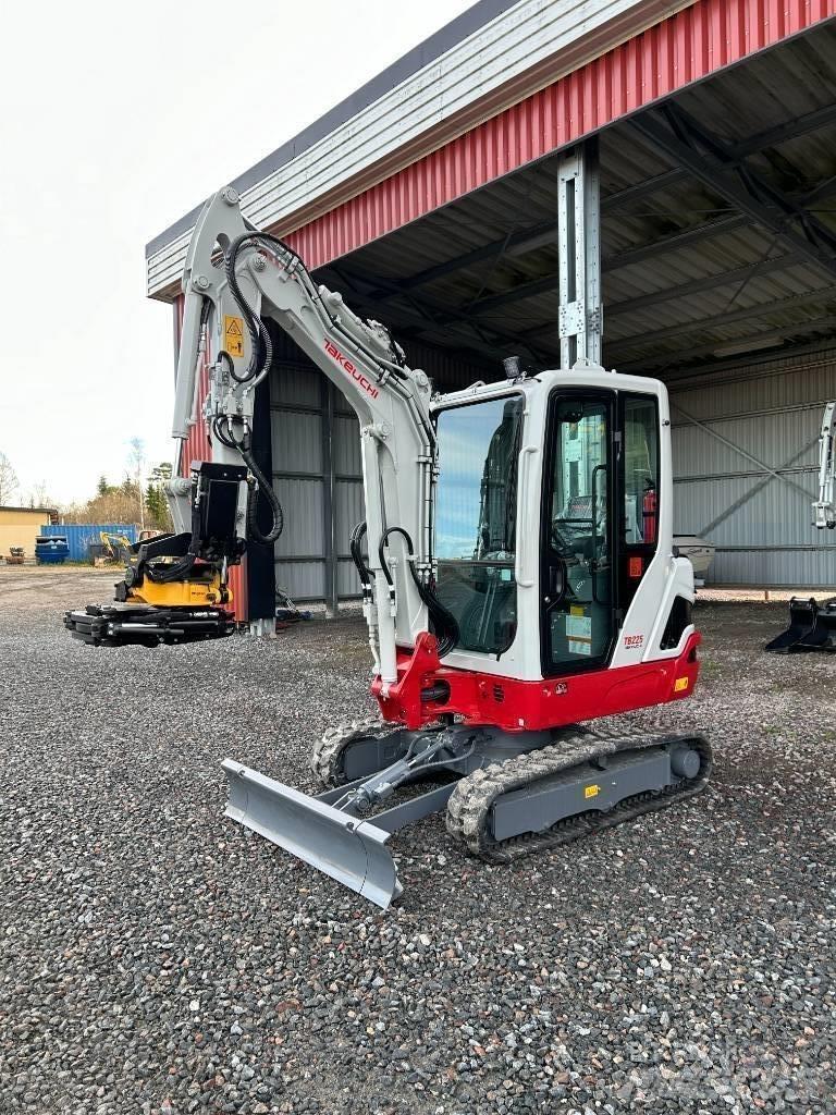 Takeuchi TB225 Minigravere <7t