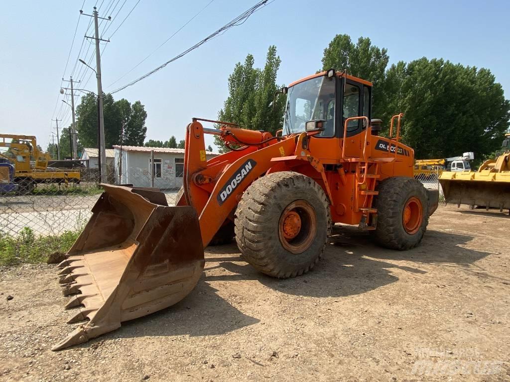 Doosan DL503 Traktorgravere