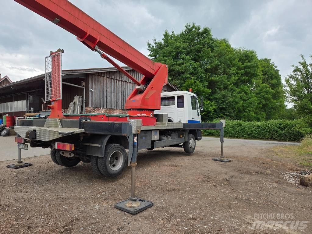 MAN LE 8.140 Bilmontert lift