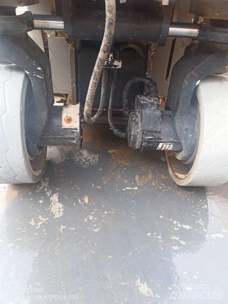 JLG 2030 ES Sakselifter