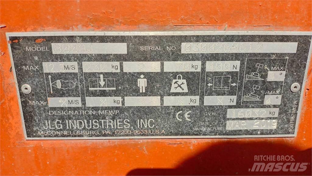 JLG 800AJ Leddede bomlifter