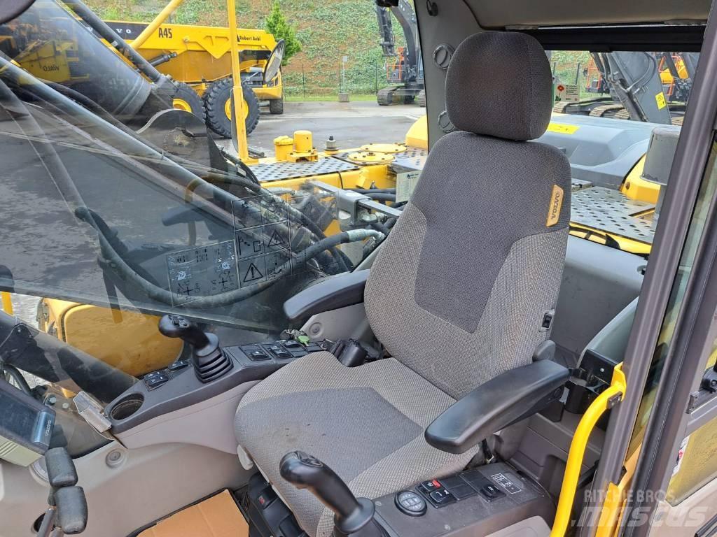 Volvo EC 220 DL Beltegraver