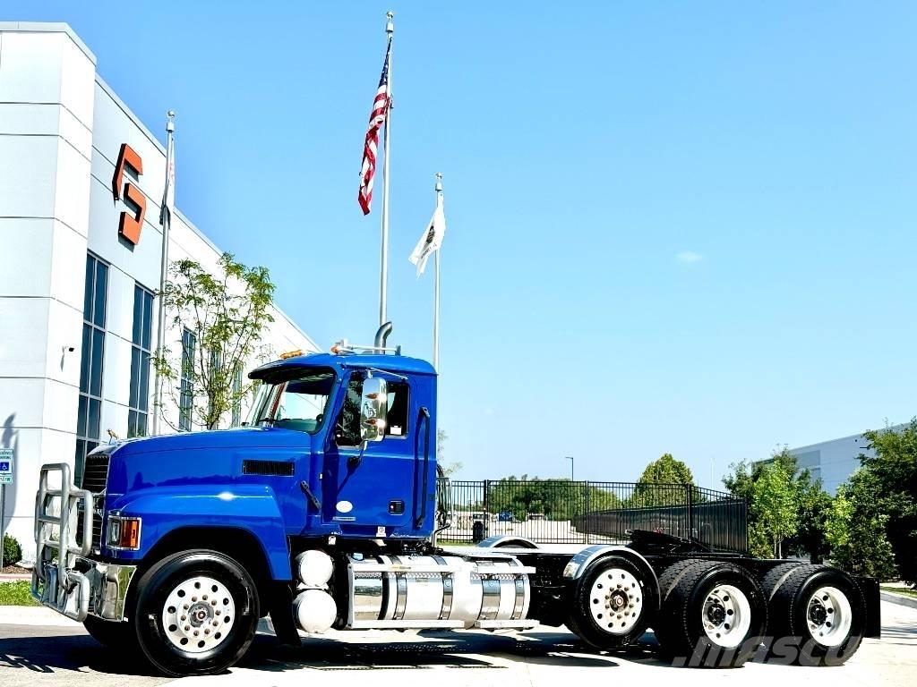 Mack Pinnacle Trekkvogner