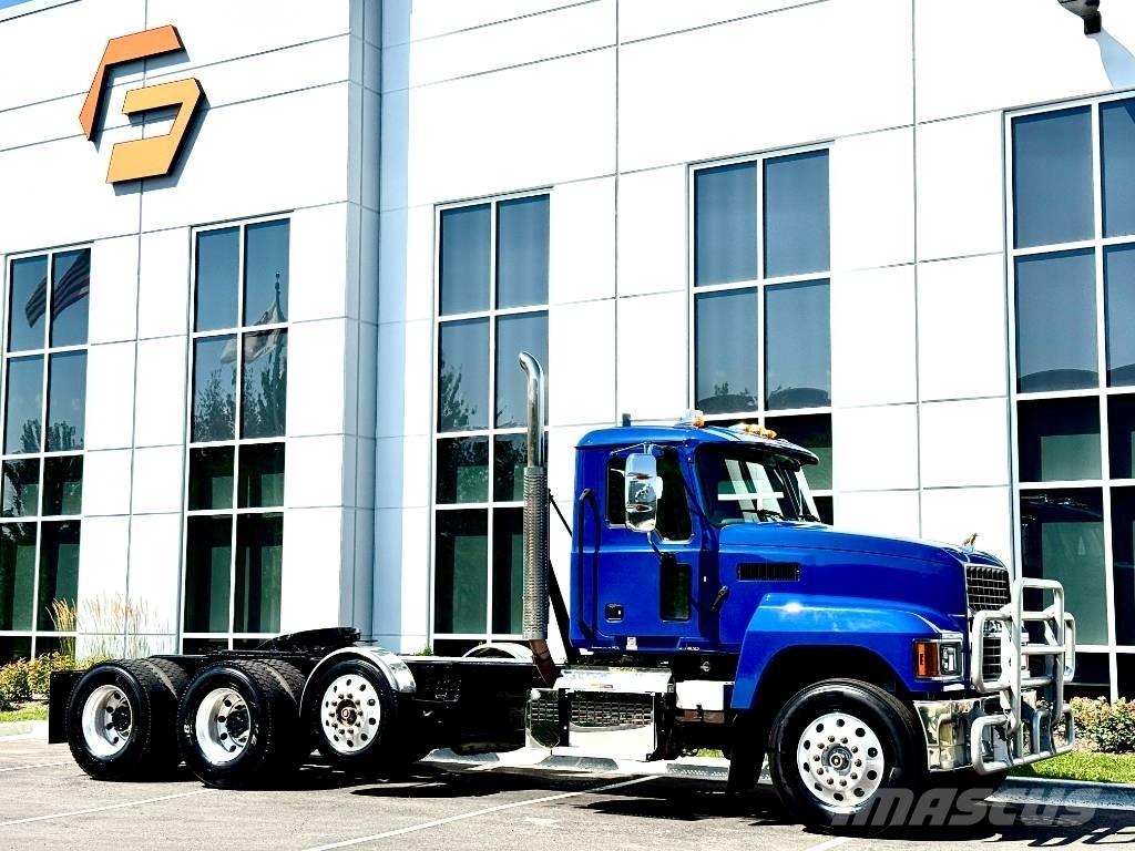 Mack Pinnacle Trekkvogner