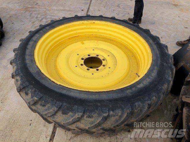  300/95R46 Dekk, hjul og felger