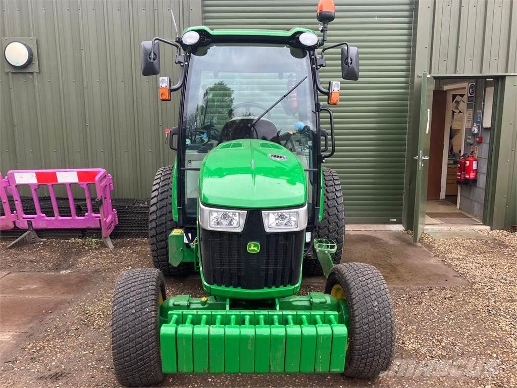 John Deere 4066R Kompakttraktorer