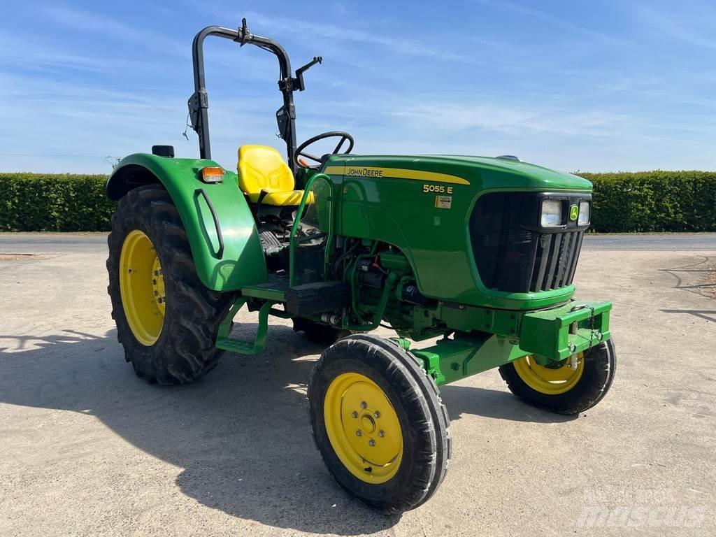 John Deere 5055E Traktorer