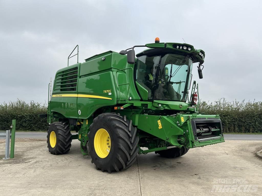 John Deere T670I Skurtreskere