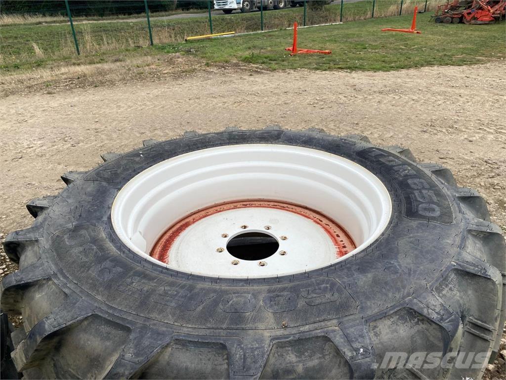 Kuhn 600/65R38 Dekk, hjul og felger