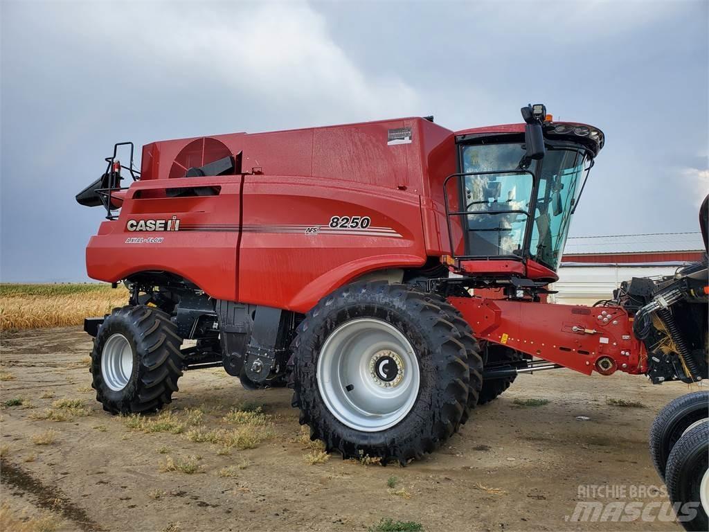 Case IH 8250 Skurtreskere