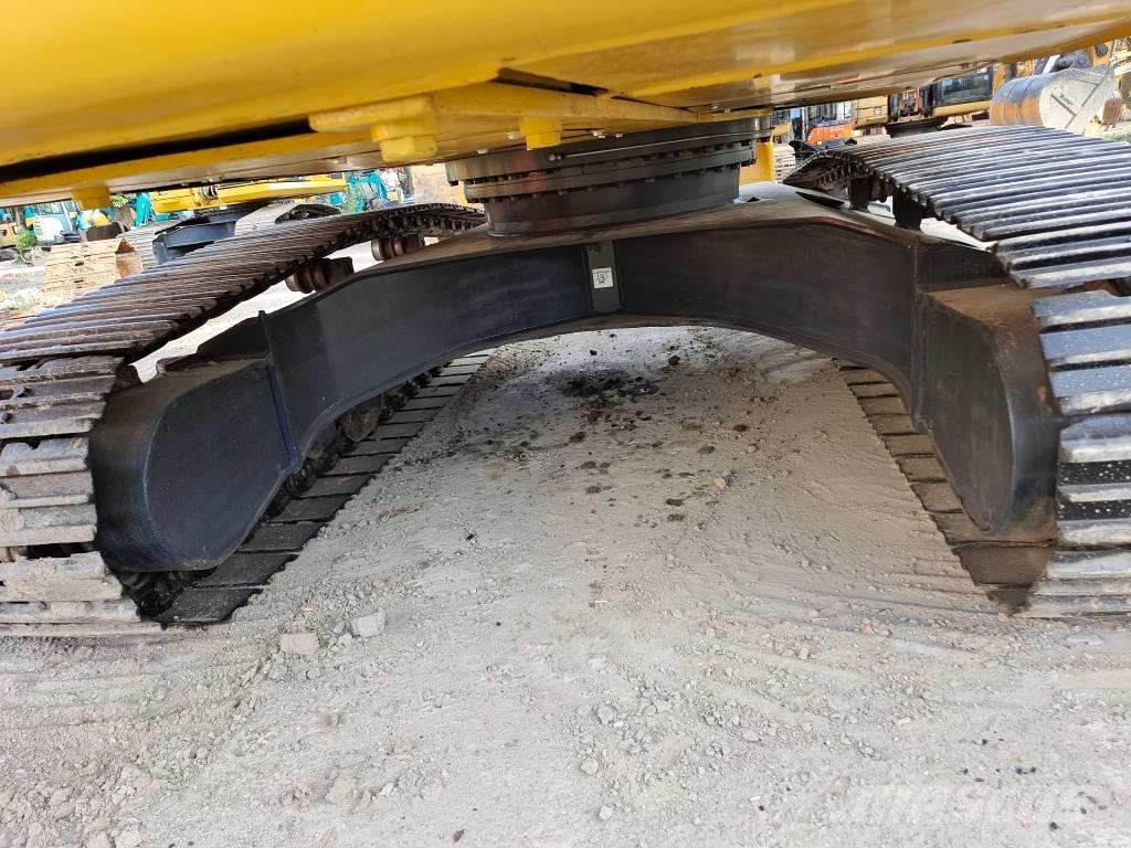 Komatsu PC 220-8 Beltegraver