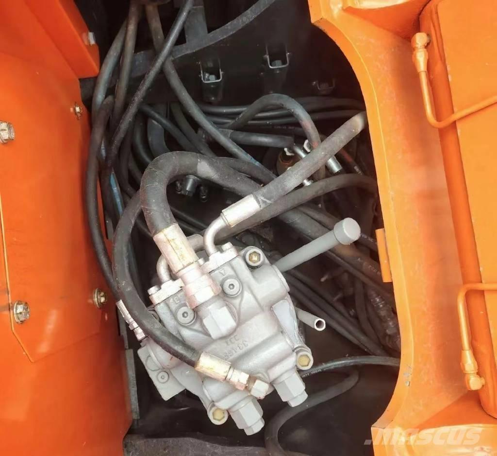 Hitachi 135US-6 Beltegraver