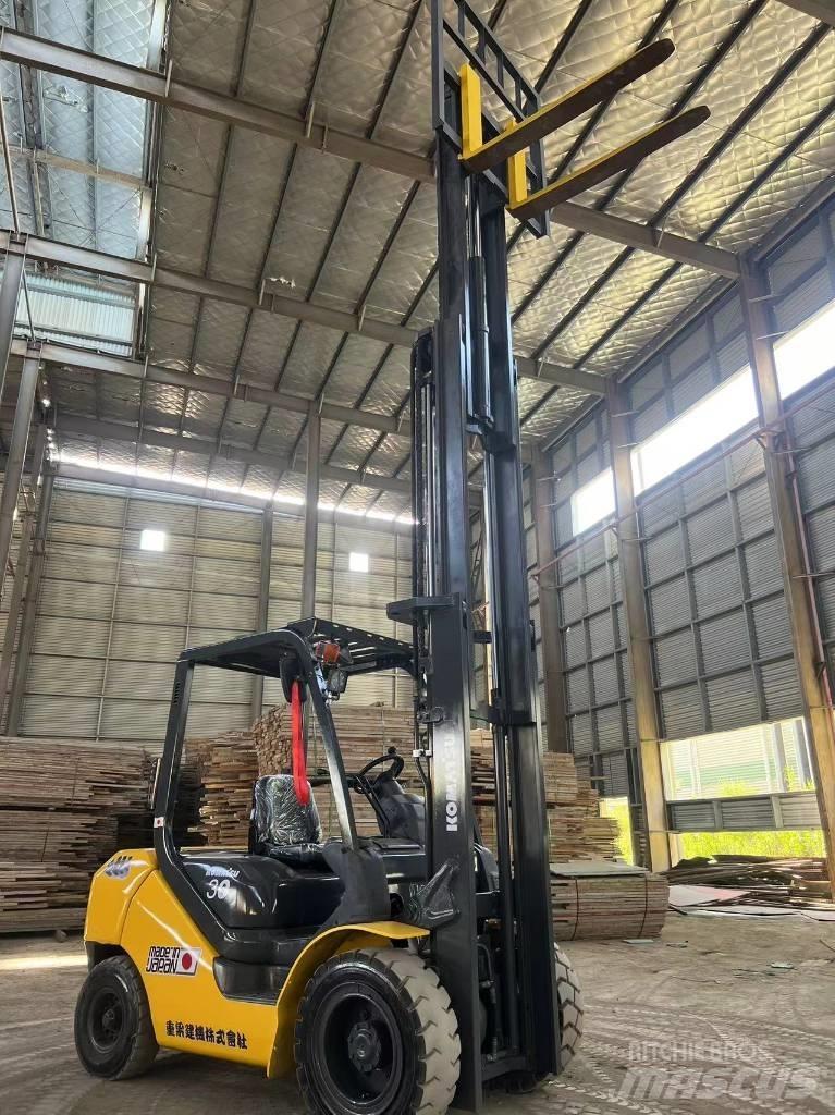 Komatsu FD 30 T-17 Diesel Trucker