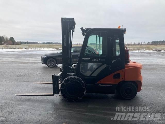 Doosan D35C-7 Diesel Trucker
