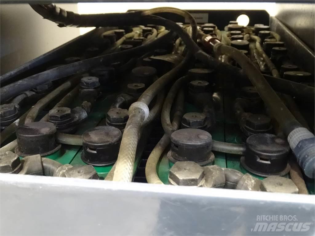 Still EK12I Høytløftende plukketruck