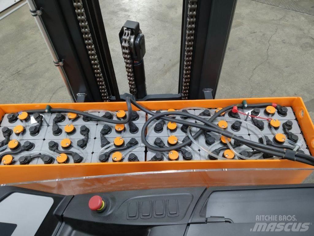Still FM-X10 Skyvemasttruck