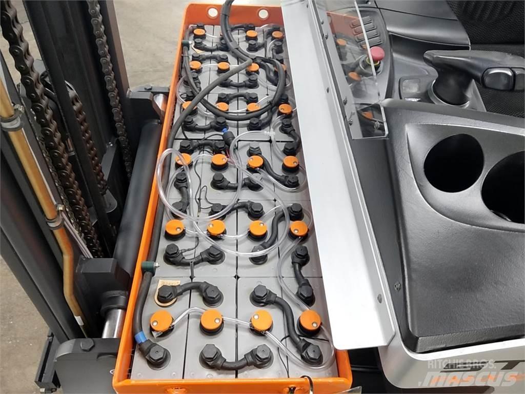 Still FM-X10 Skyvemasttruck