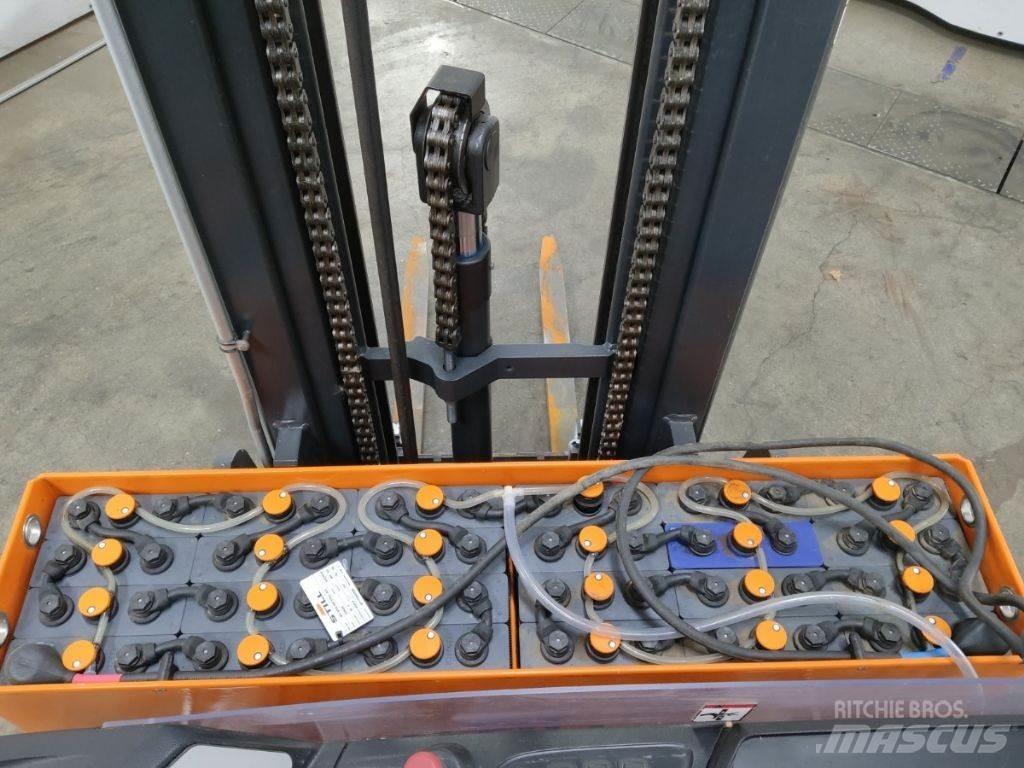 Still FM-X10 Skyvemasttruck