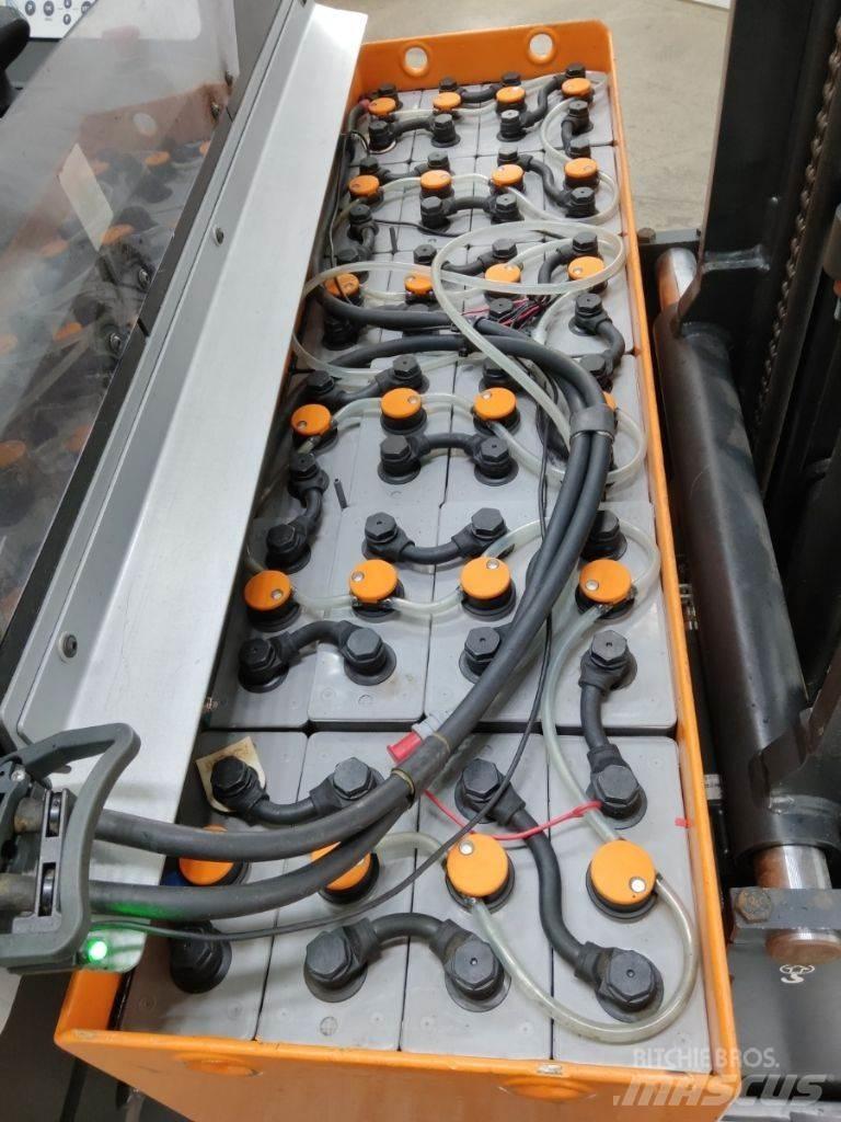 Still FM-X12 Skyvemasttruck