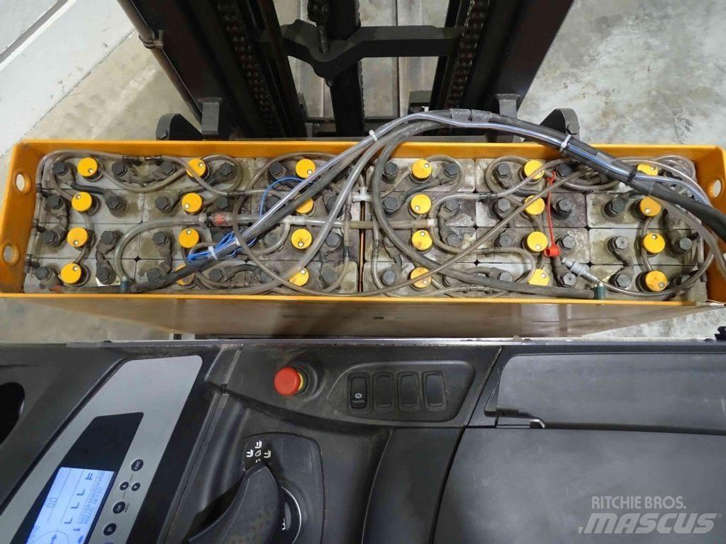 Still FM-X12 Skyvemasttruck