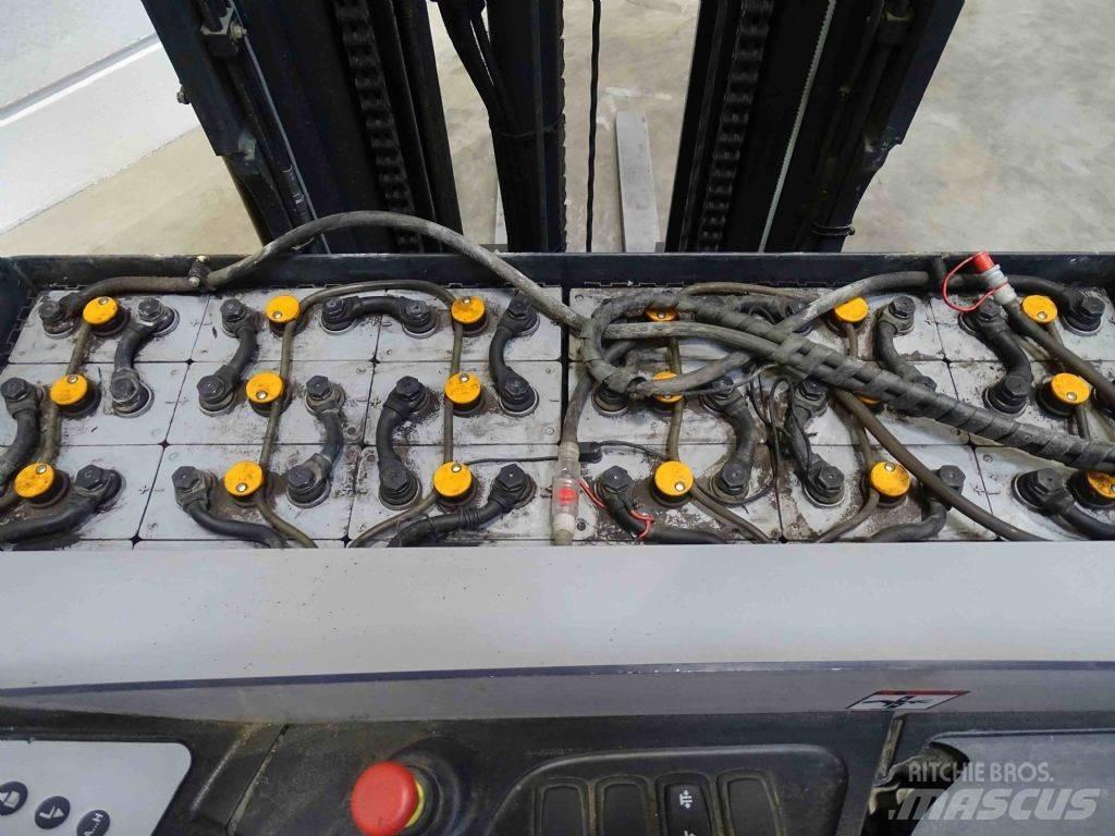 Still FM-X14 Skyvemasttruck