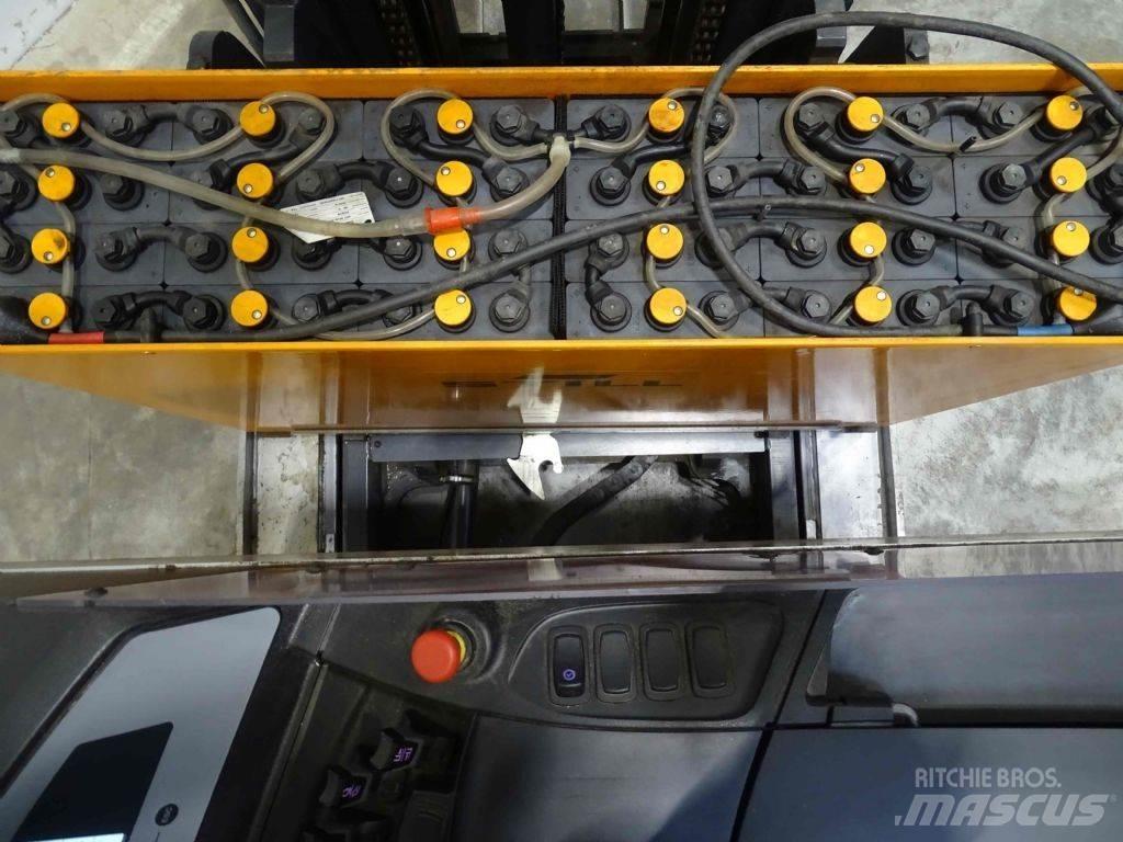 Still FM-X14 Skyvemasttruck