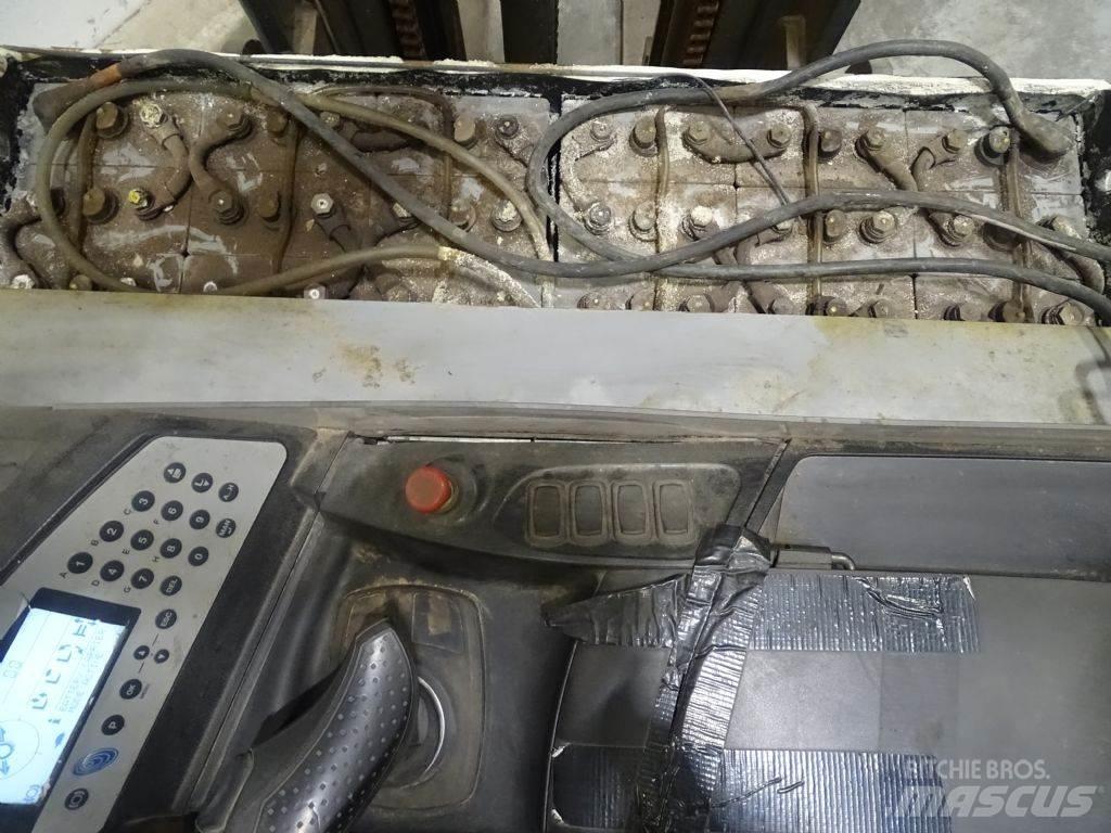 Still FM-X14 Skyvemasttruck