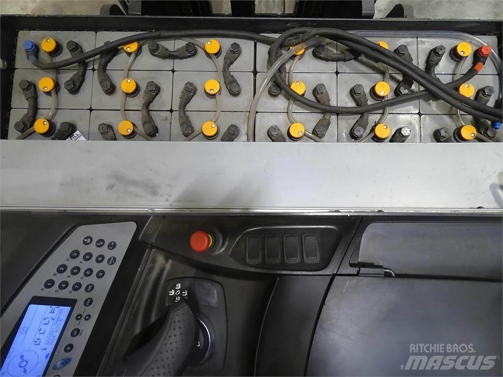 Still FM-X14 Skyvemasttruck