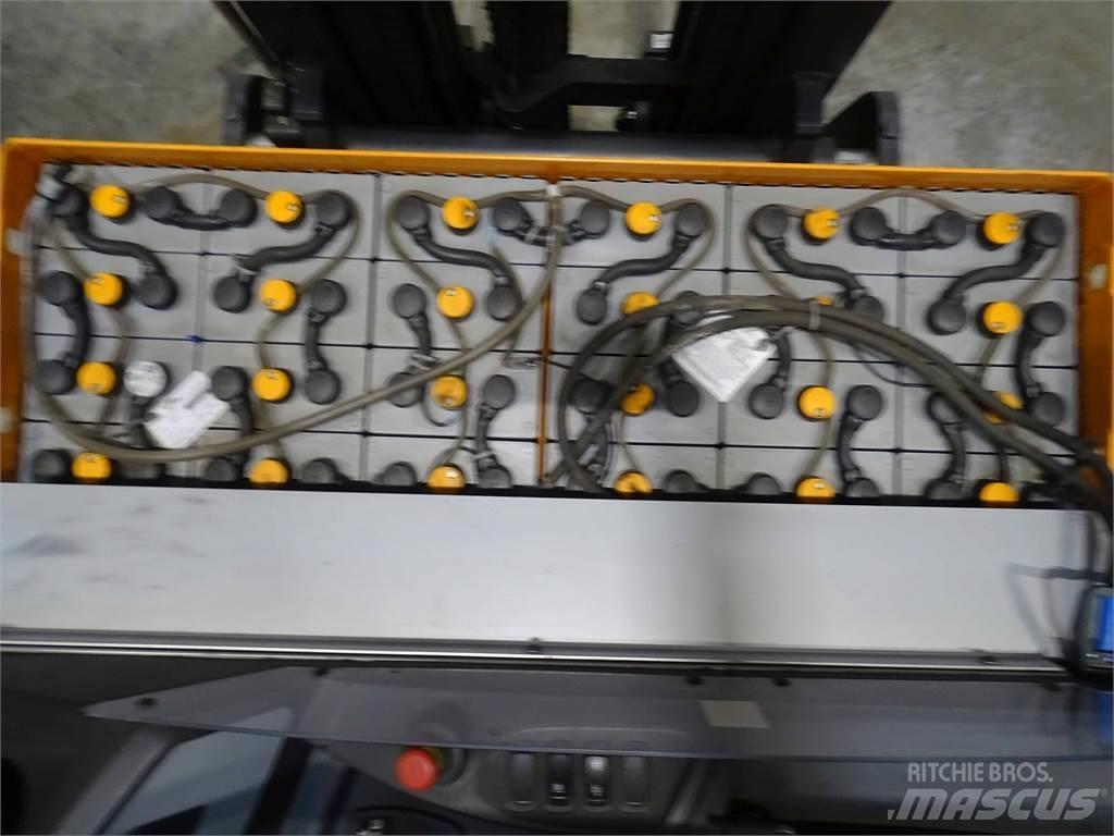 Still FM-X14 Skyvemasttruck