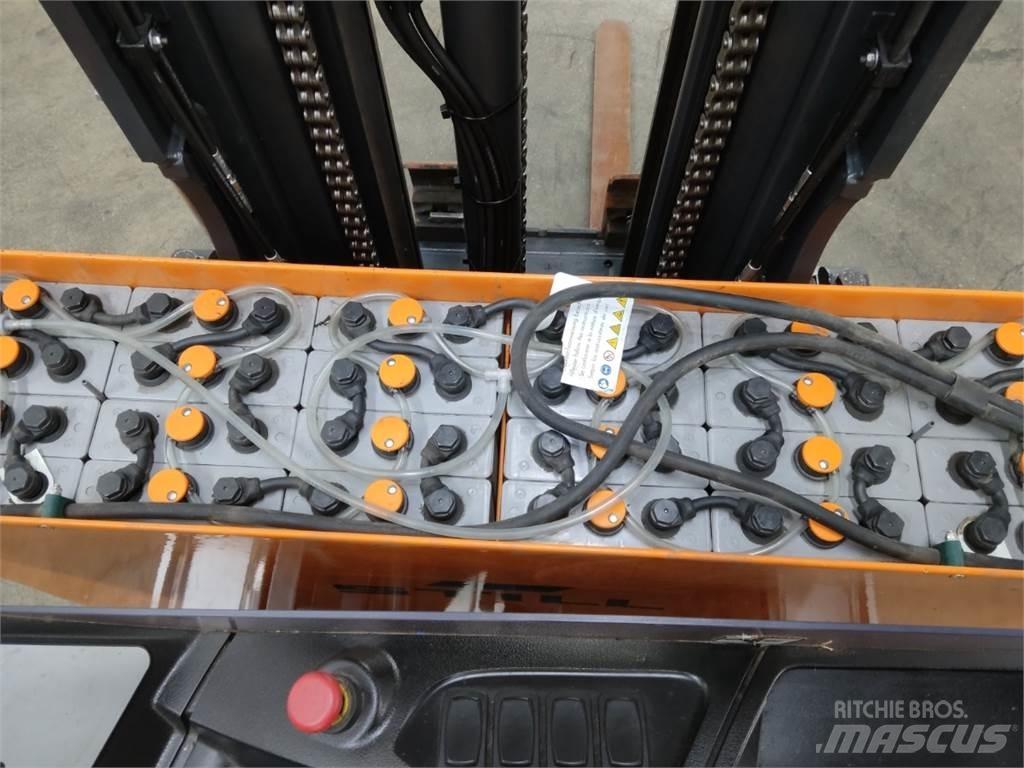 Still FM-X14 Skyvemasttruck