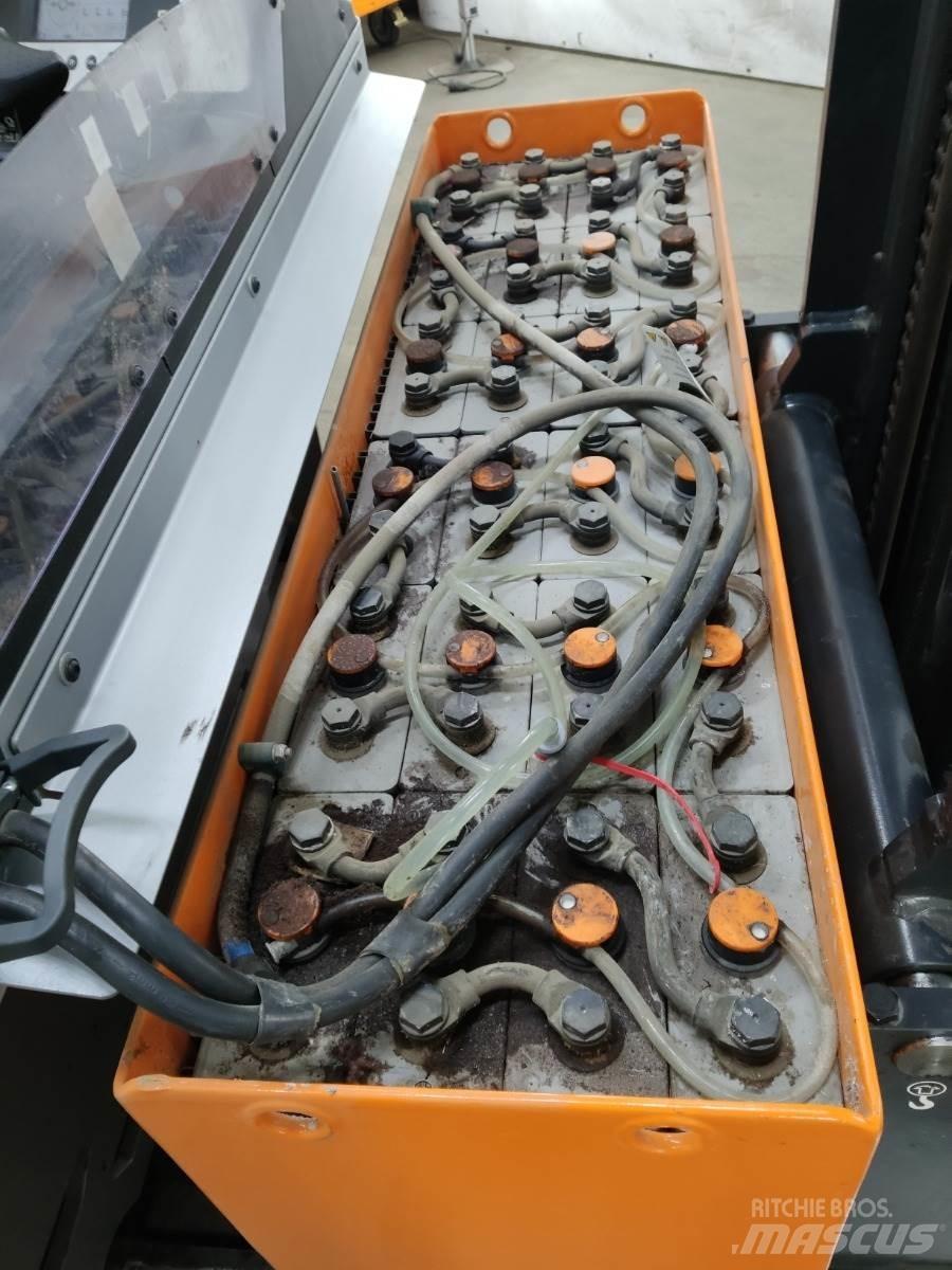 Still FM-X14 Skyvemasttruck