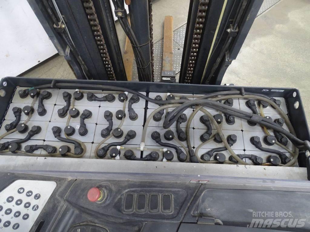 Still FM-X17 Skyvemasttruck
