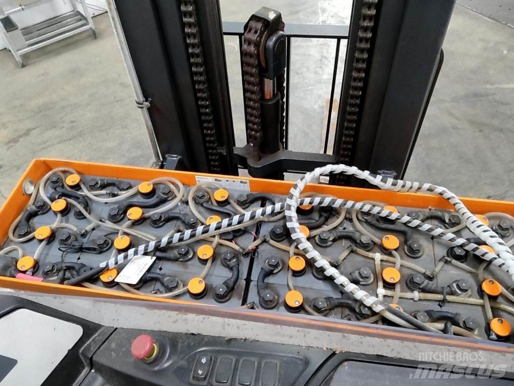 Still FM-X17 Skyvemasttruck