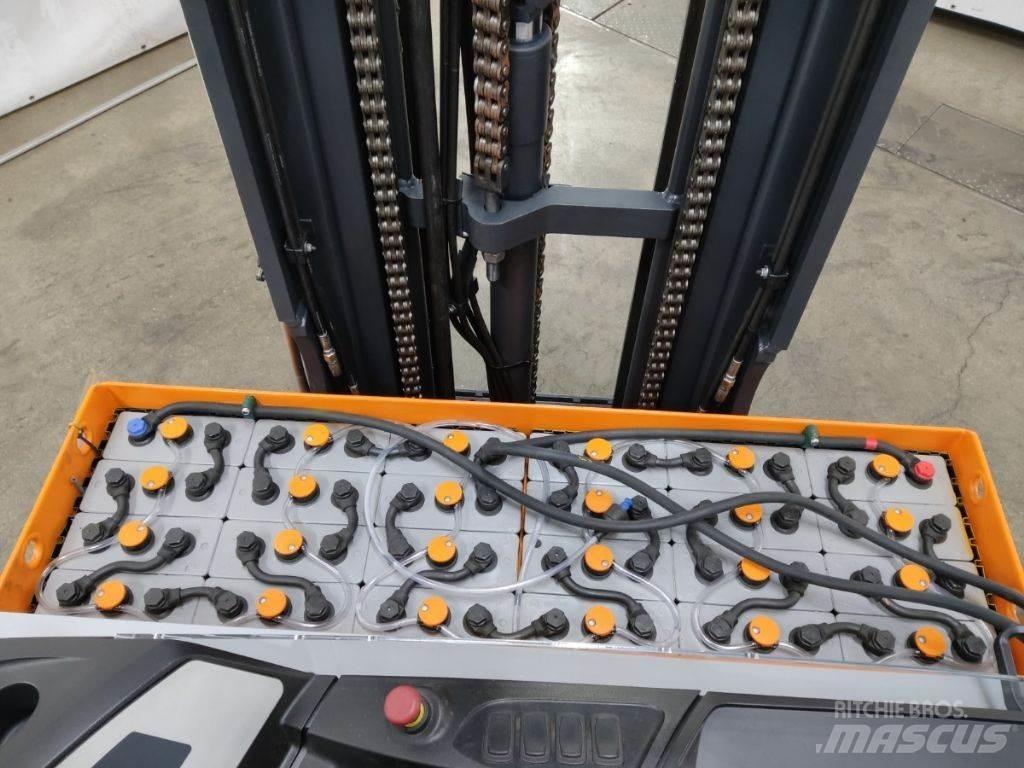 Still FM-X17 Skyvemasttruck
