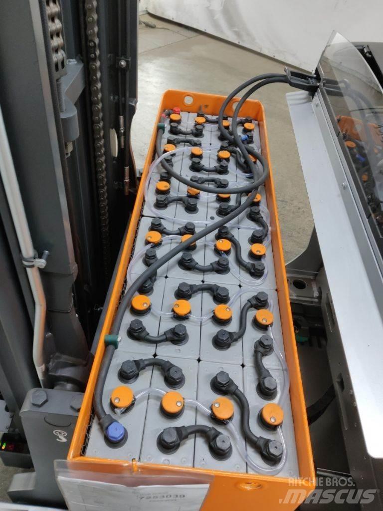 Still FM-X17 Skyvemasttruck