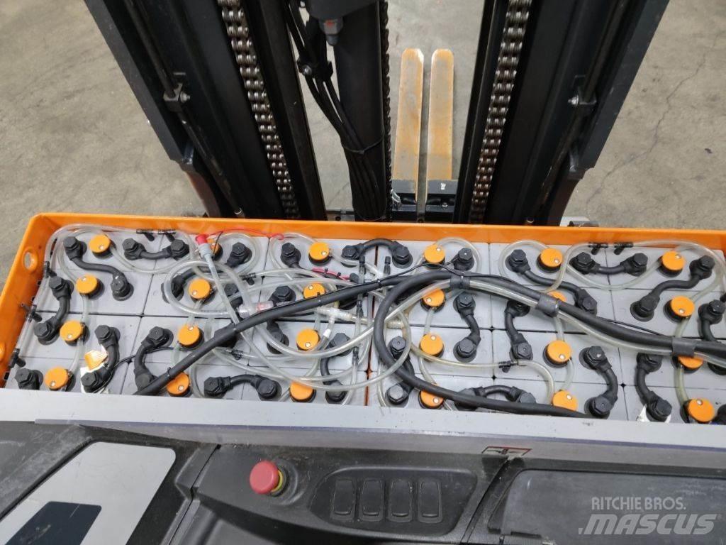 Still FM-X17 Skyvemasttruck