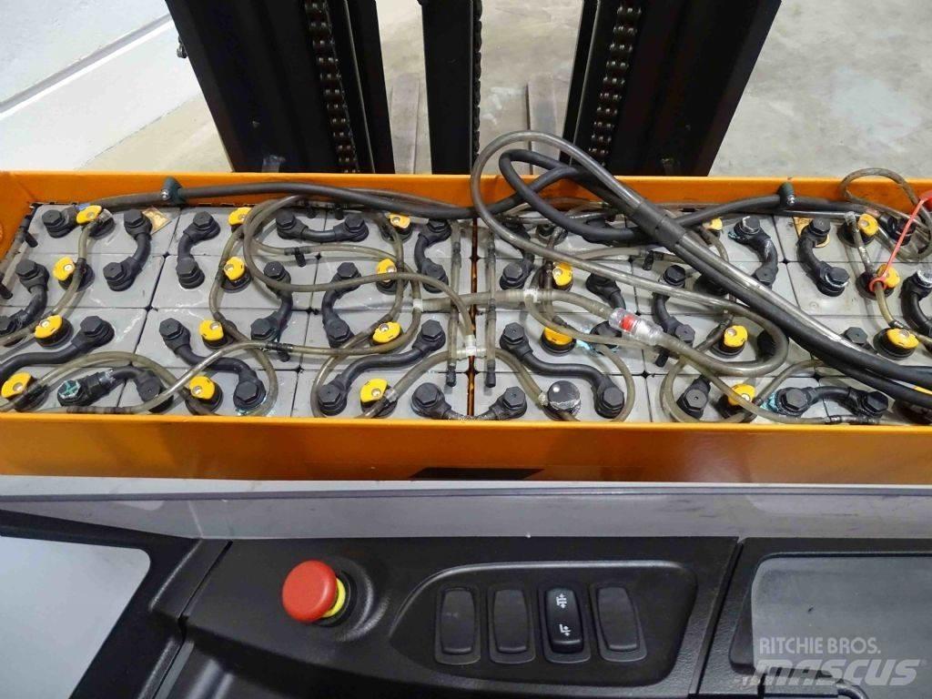 Still FM-X17 Skyvemasttruck