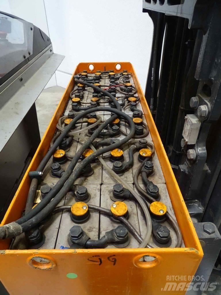 Still FM-X17 Skyvemasttruck
