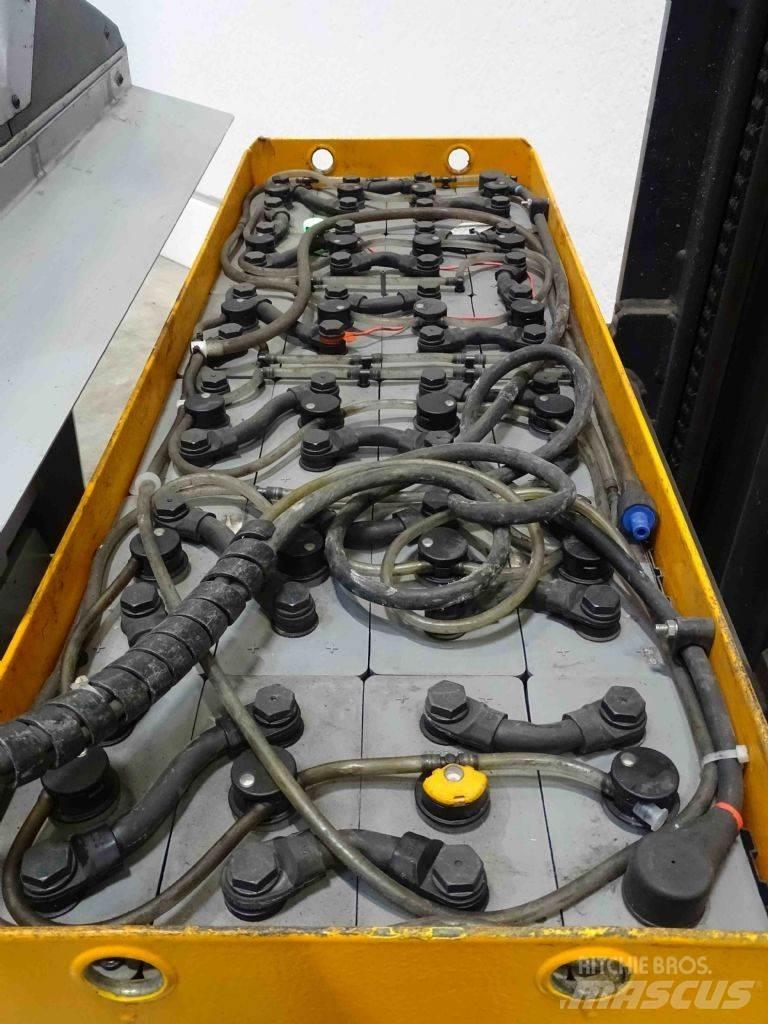 Still FM-X17 Skyvemasttruck