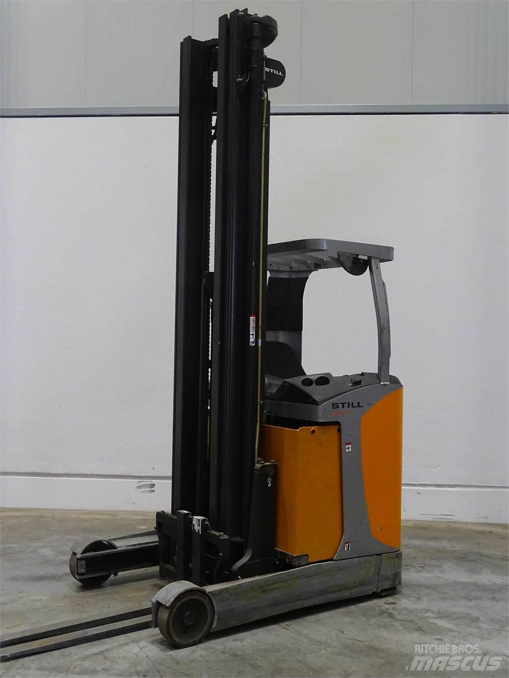 Still FM-X17 Skyvemasttruck