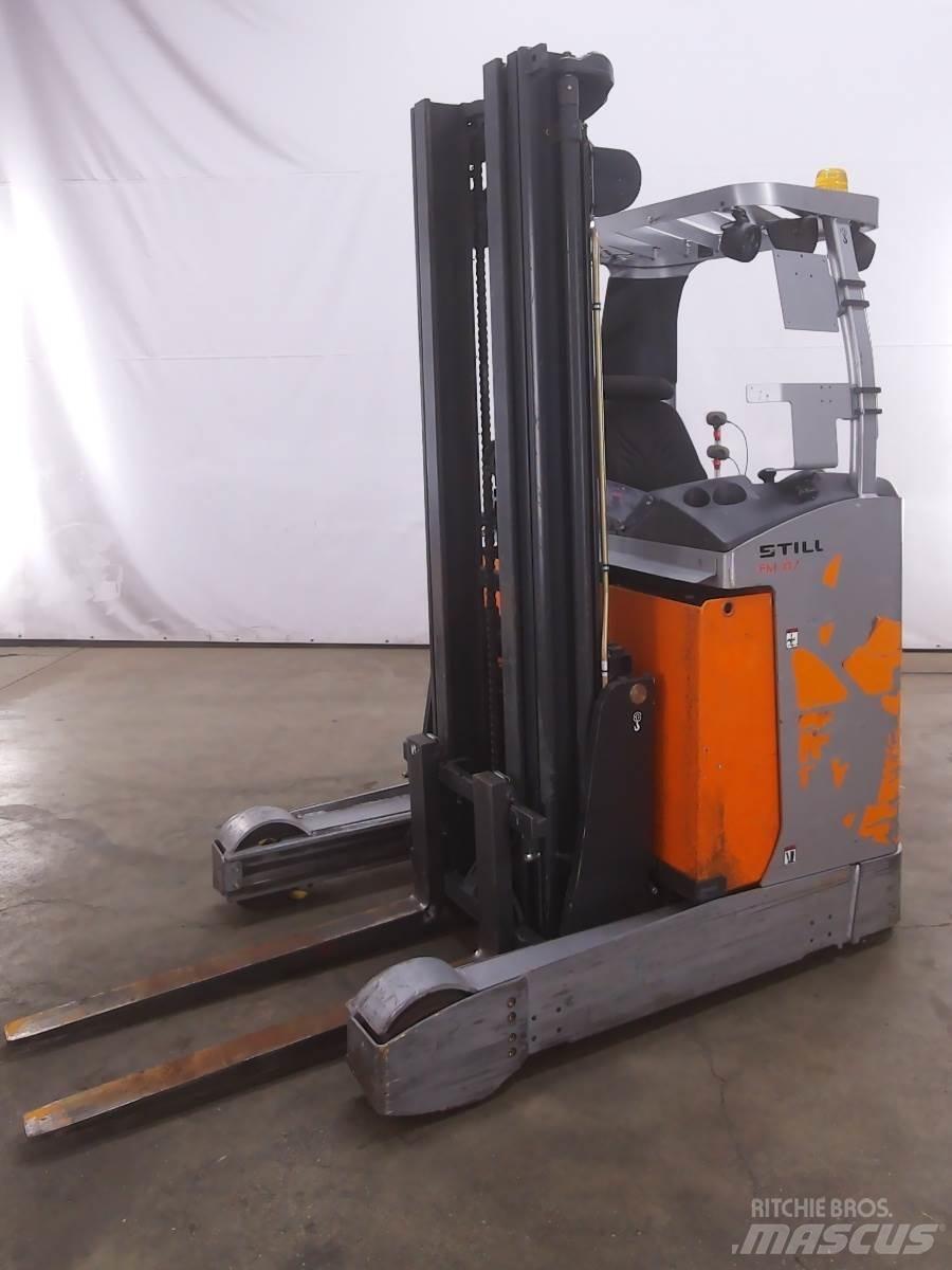 Still FM-X17 Skyvemasttruck