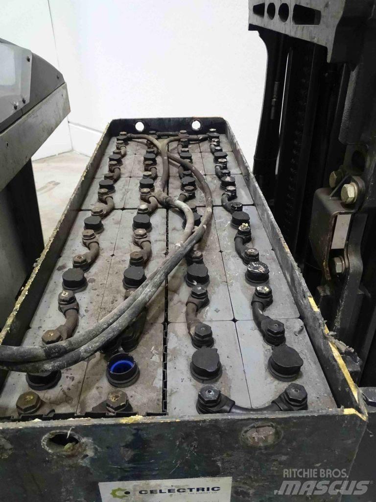 Still FM-X17 Skyvemasttruck