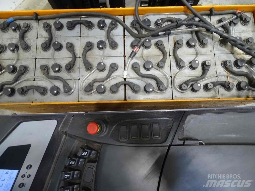 Still FM-X17 Skyvemasttruck